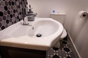 Un baño de Credit Corner
