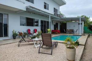 Casa con piscina y patio en Casa Abundia - Caracoles Studio, en Carrillo