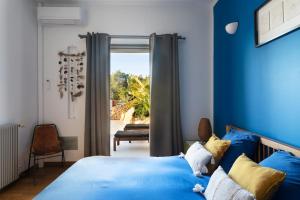 Postel nebo postele na pokoji v ubytování Villa d'architecte, piscine et jacuzzi, à quelques mètres de la plage + 15 fotografií
