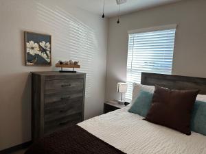 Letto o letti in una camera di Brand New Rest and Relaxation Apartments