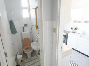 a small bathroom with a toilet and a sink at Grandmotherhouse 2-7 Pax in Porto