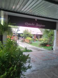 a sign that reads raniete spanish on a building at Casa campestre Rancho San Juan in El Pantano