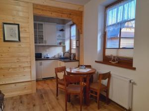 Kuchyňa alebo kuchynka v ubytovaní Apartament we Wsi