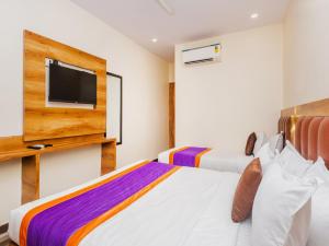 Postel nebo postele na pokoji v ubytování Hotel Era Mumbai