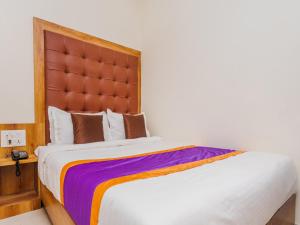 Postel nebo postele na pokoji v ubytování Hotel Era Mumbai