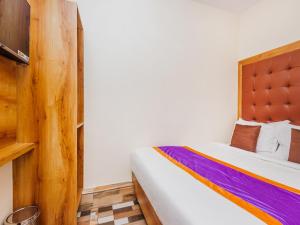 Postel nebo postele na pokoji v ubytování Hotel Era Mumbai