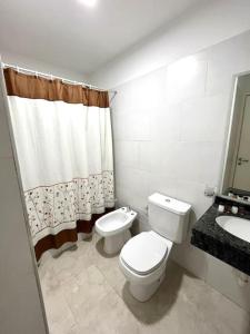 a bathroom with a toilet and a sink at Alojamiento confortable para tus días en Córdoba. in Cordoba