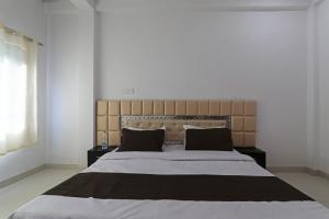Katil atau katil-katil dalam bilik di OYO Flagship The Golden Hotel