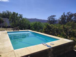 a swimming pool with a view of the mountains at Cabañas Olluhuasi in Valle Hermoso