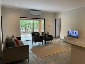 TV a/nebo společenská místnost v ubytování 2998 on Olifant