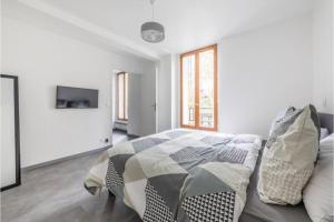 a bedroom with a bed and a tv on a wall at Appartement Montparnasse in Paris