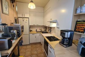Cucina o angolo cottura di Pretty House 15mn from Eiffel Tower and Versailles