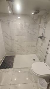 Bagno di Pretty House 15mn from Eiffel Tower and Versailles