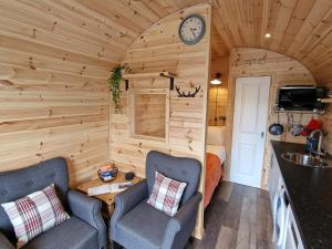 Kuchyň nebo kuchyňský kout v ubytování Rowan Gorgeous Glamping Hideaway