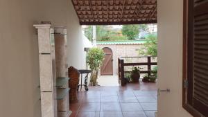 an entrance to a house with a door and a tile floor at Casa de praia em Cabo Frio até 12 hospedes in Cabo Frio