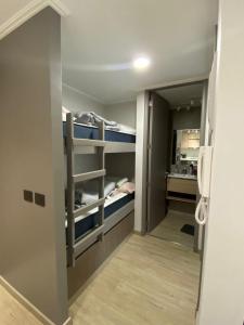 Ένα ή περισσότερα κρεβάτια σε δωμάτιο στο Depto. Pucón, terraza, piscina y estacionamiento