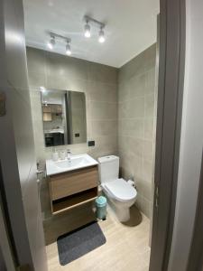 Ένα μπάνιο στο Depto. Pucón, terraza, piscina y estacionamiento +6 φωτογραφίες