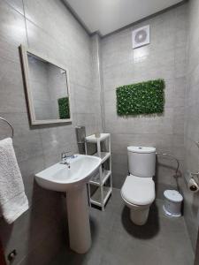 Ванная комната в Charite Host Appartement , Wifi et Parking Gratuit +20 фотографий