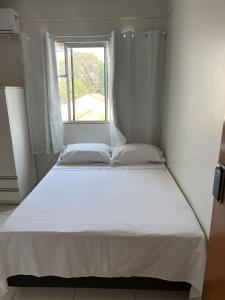 เตียงในห้องที่ Residencial Carajás