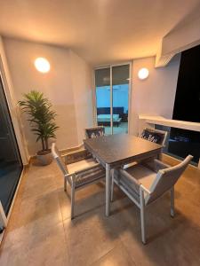a dining room with a table and chairs at Playa Blanca Edificio Founders 3 in Playa Blanca