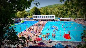 La alberca dentro o cerca de LEŚNE ZACISZE Wisła - Jacuzzi, Bacówka, Niesamowite Widoki