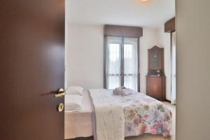 a bedroom with a bed and a window at Campovolo Cozy Apartment in Reggio Emilia