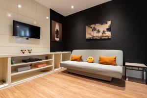 a living room with a couch and a flat screen tv at Charme em Ipanema - Ideal para casais - NS101 Z1 in Rio de Janeiro