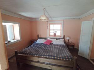 a bedroom with a bed with a checkered blanket at Casa familiar camino a Horcón in La Serena