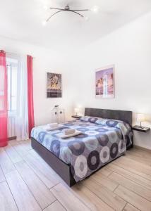 a bedroom with a large bed in a room at Waterfront District Apartment in Genova
