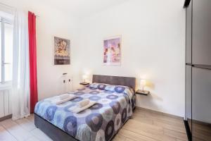 a bedroom with a bed with two towels on it at Waterfront District Apartment in Genova