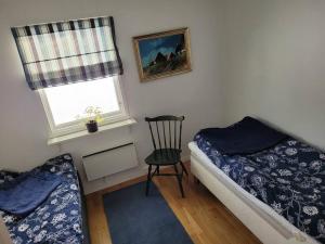 Säng eller sängar i ett rum på Trevligt hus/stuga i Svärtinge