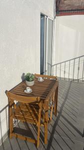 a wooden table on top of a balcony at La Casita de Bonnie in La Tejita