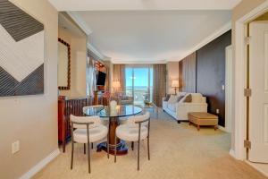 Χώρος καθιστικού στο Luxe 1br 2bth Suite MGM Signature Balcony
