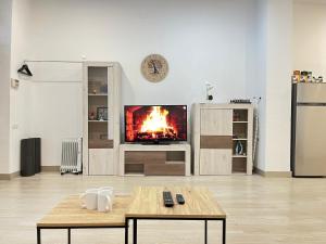 A television and/or entertainment centre at ☆The Central Valencia Stay☆