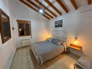 a bedroom with a bed in a room at Villa Víctor in Cómpeta