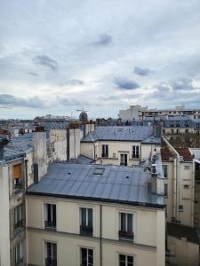 a view of a building with a solar rooftop at Charmant studio Ménilmontant in Paris