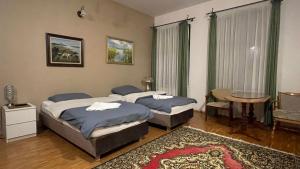 Łóżko lub łóżka w pokoju w obiekcie HOTEL - Pałac Słonowice