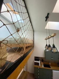 a bed in a room with a net at Bienvenue chez Jules *Verne* in Amiens