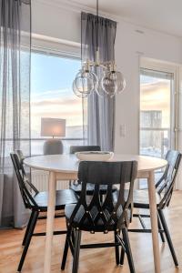 Fotografie z fotogalerie ubytování Guestly Homes - 1BR Harbor View Suite, Top Floor 9th v destinaci Piteå