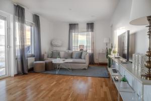 Posezení v ubytování Guestly Homes - 1BR Harbor View Suite, Top Floor 9th + 13 fotografií