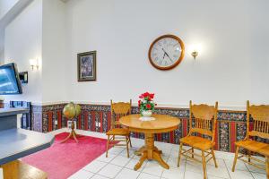 Gallery image of Ocean Shores Condo Rental with View - Walk to Beach! in Ocean Shores