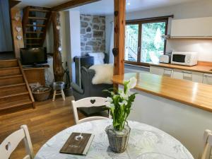 a kitchen with a table with a vase on it at Villa Rosa Trois Epis in Trois-Épis