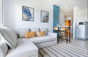 Η κουζίνα ή μικρή κουζίνα στο Karon Hill Family Apart 72 m2 Seaview