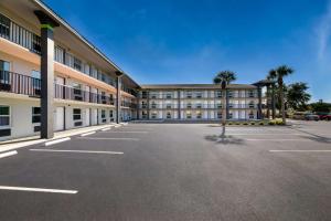 an empty parking lot in front of a hotel at SureStay Hotel by Best Western Clermont Theme Park West in Kissimmee