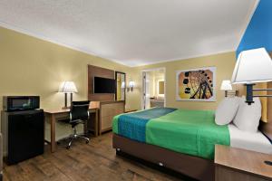 a hotel room with a bed and a desk at SureStay Hotel by Best Western Clermont Theme Park West in Kissimmee +26 photos
