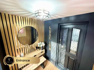 Gallery image of 4 Bedroom House, Heathrow Airport, Luxe Inn in Colnbrook