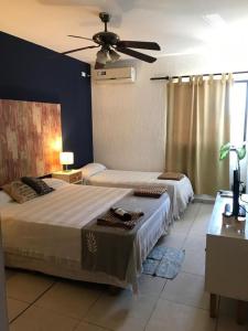 a bedroom with two beds and a ceiling fan at Posada del vino in Maipú