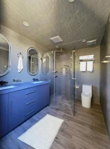 A bathroom at Clear Sky Resorts - Bryce Canyon - Unique Stargazing Domes