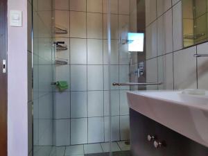 видовая квартира в Heredia tesisinde bir banyo