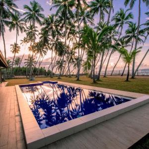 Bazén v ubytování Arhimser Villa-superb 4 bedroom beachfront for 8 in Ranna, Tangalle, BB, pool, free pick up for 7 night stays arriving together, serviced, taxes included nebo v jeho okolí